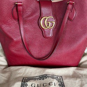 AUTHENTIC GUCCI HANDBAG